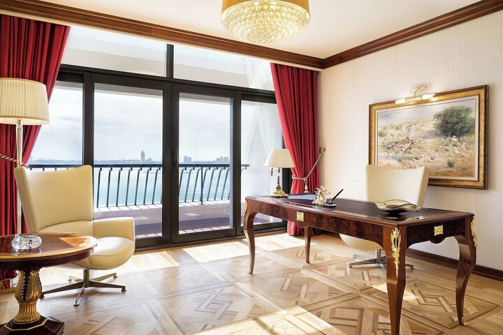 Room 46 of 220