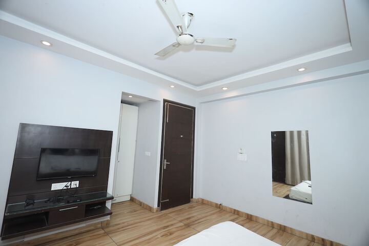 Room 7 of 14