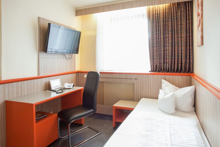 Room 3 of 57