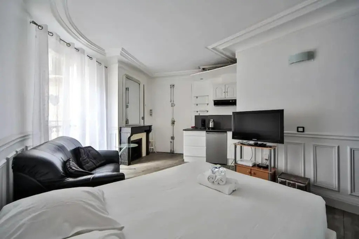 Room 4 of 7