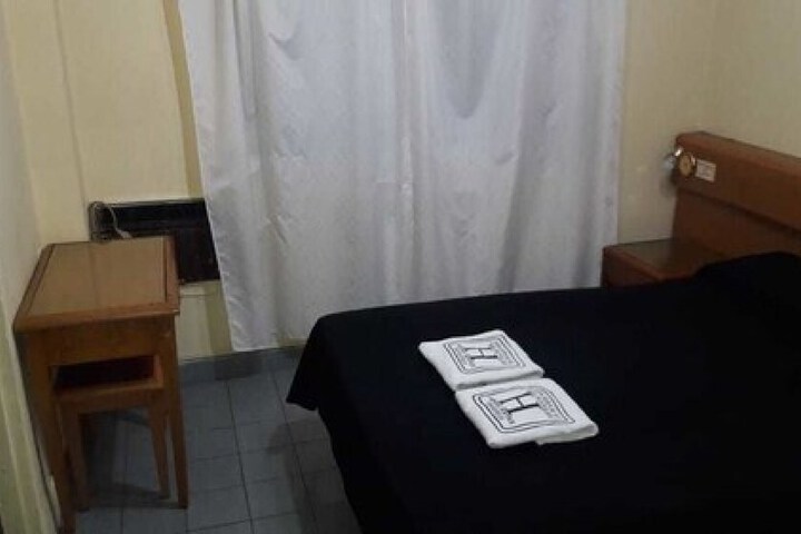 Room 6 of 32