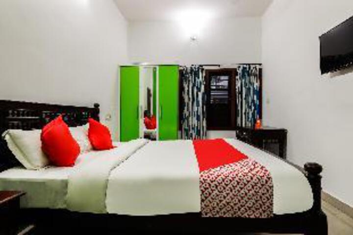 Room 12 of 23