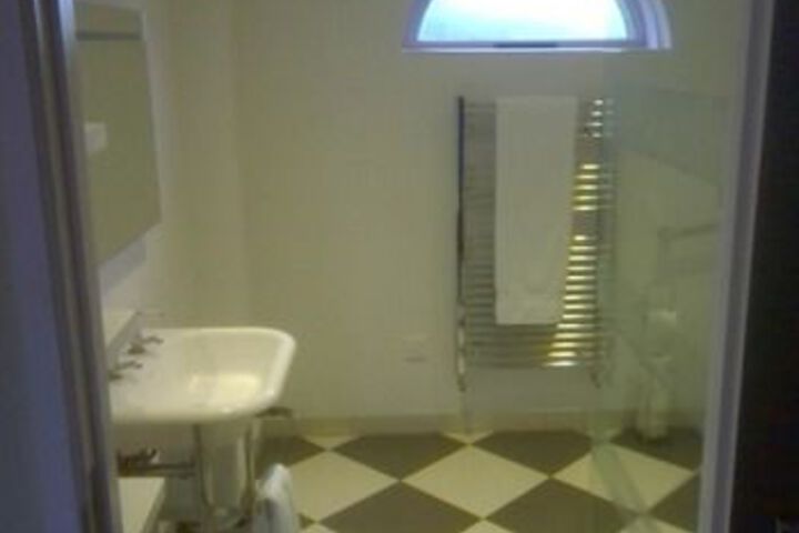 Room 2 of 61