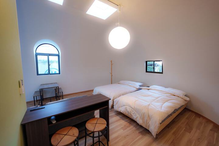 Room 11 of 110