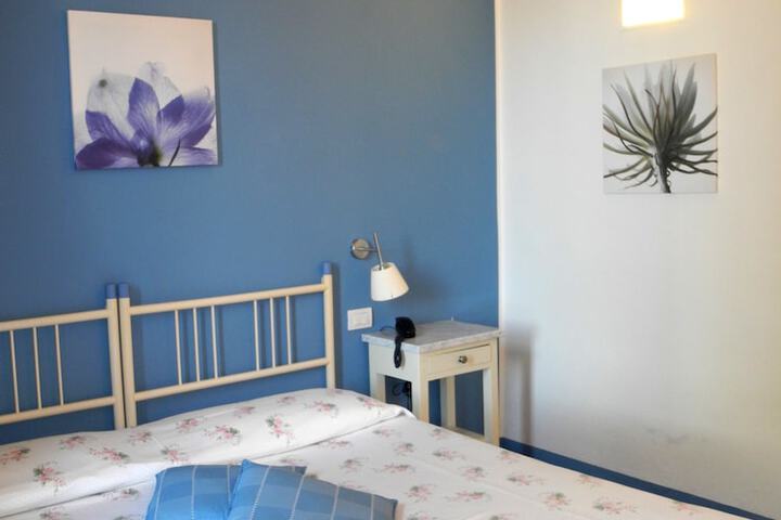 Room 10 of 53