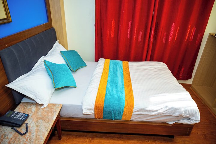 Room 6 of 16