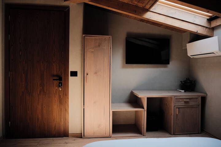 Room 43 of 93