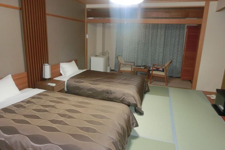 Room 9 of 38