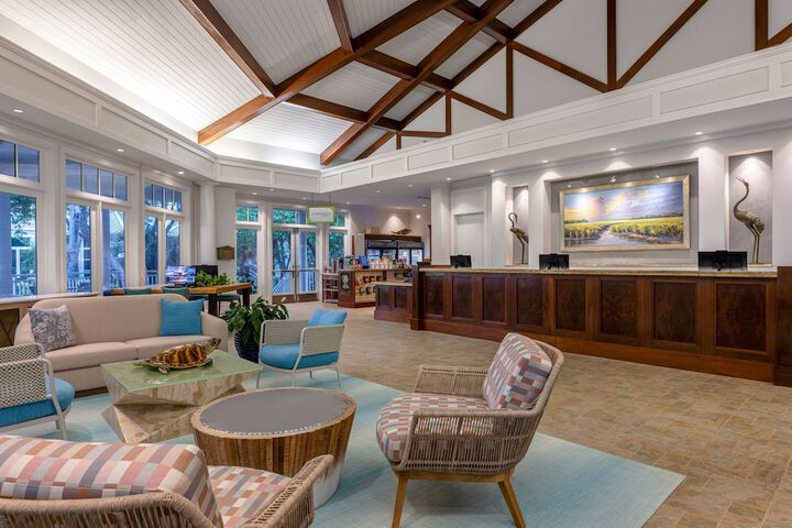 Lobby lounge