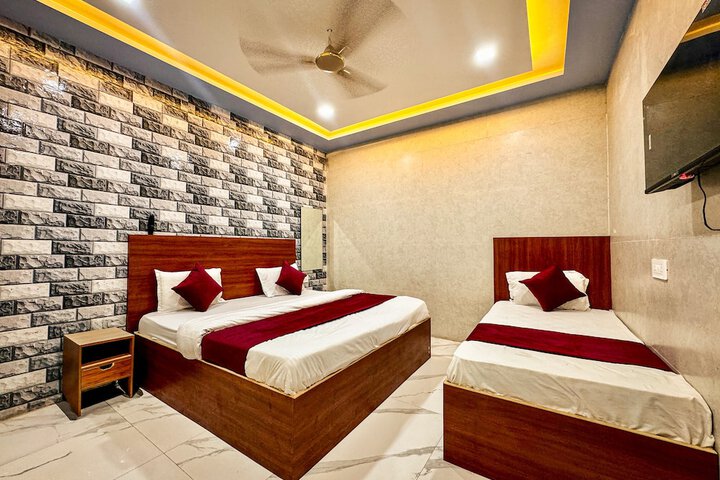 Room 13 of 24