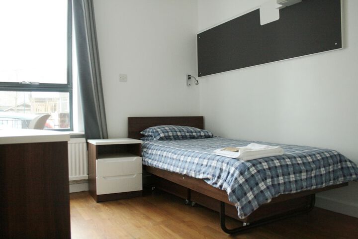 Room 12 of 83