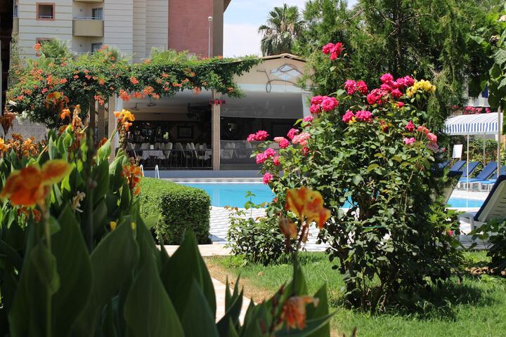 Hotel Exterior 58 of 66