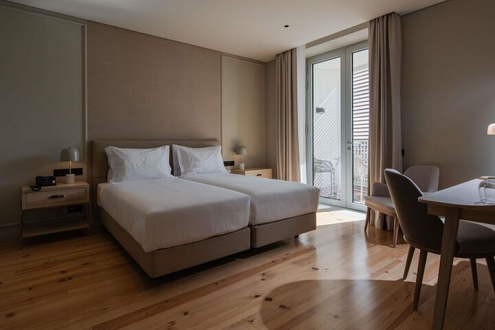 Room 10 of 105