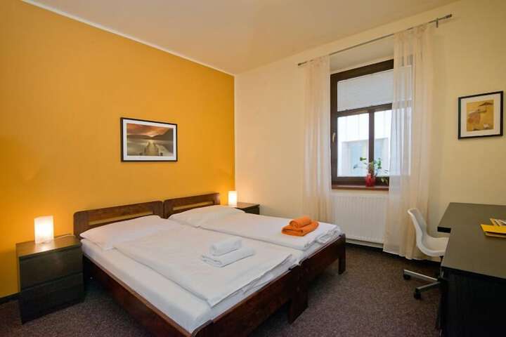 Room 3 of 38