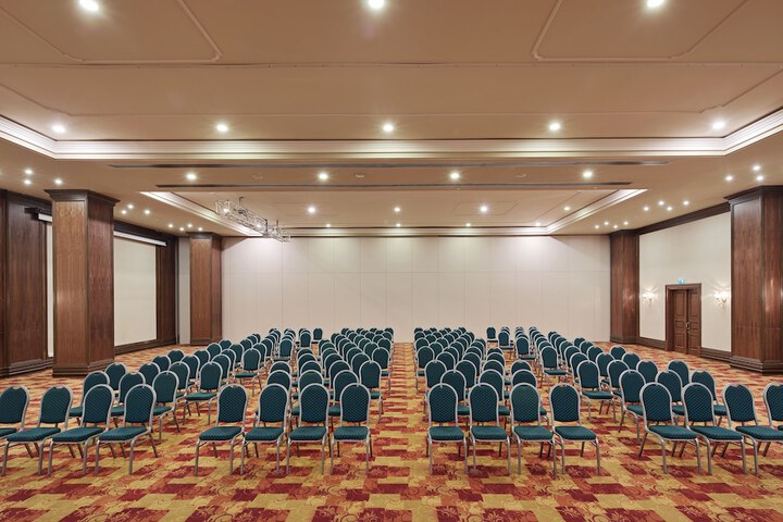 Business Center 91 of 120