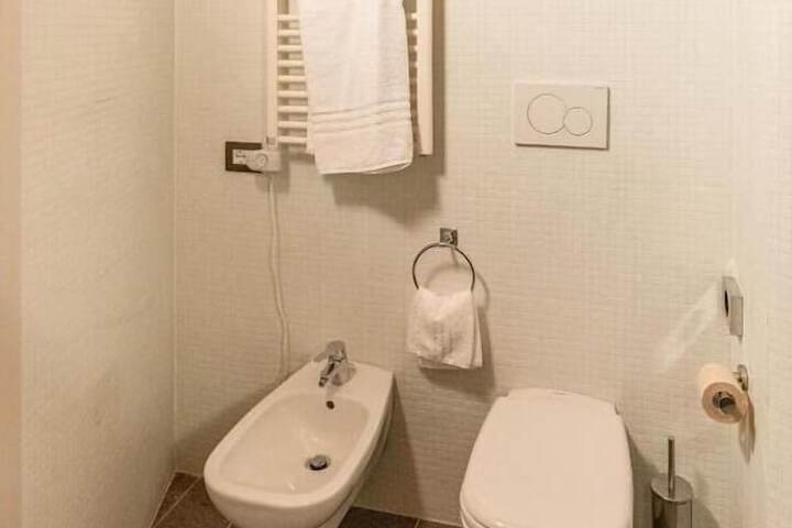 Room 12 of 20