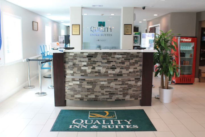 Concierge desk