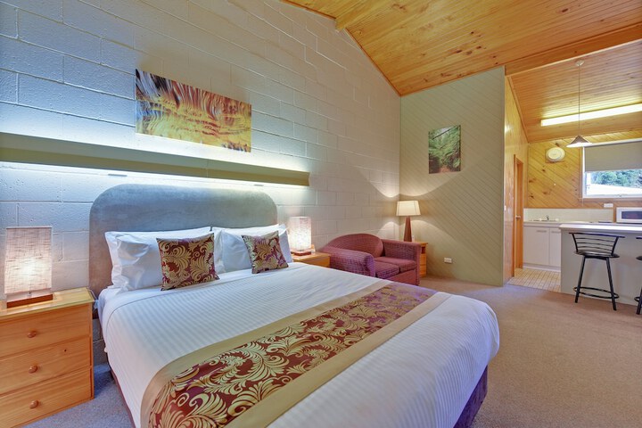Room 9 of 38