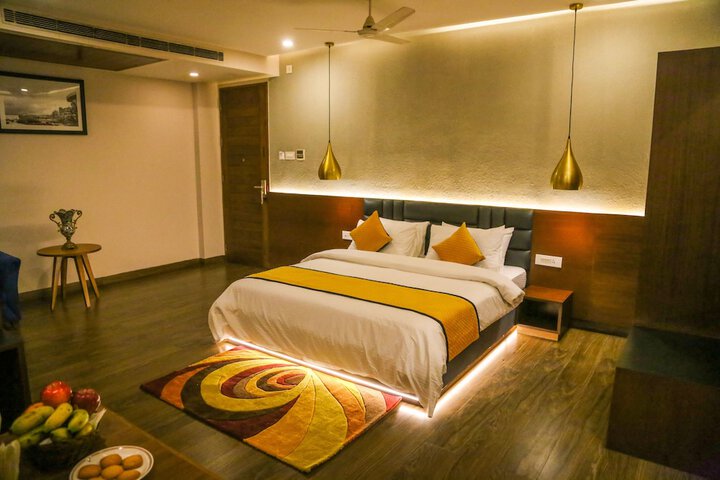 Room 3 of 28