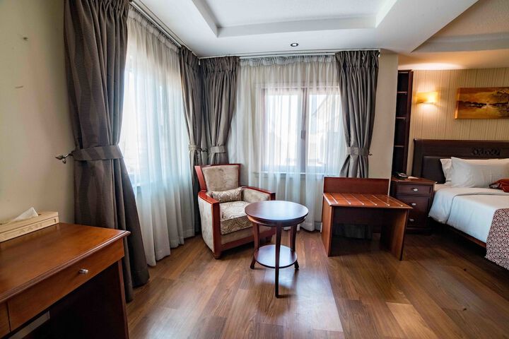 Room 27 of 134