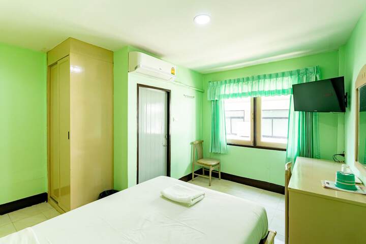 Room 28 of 82