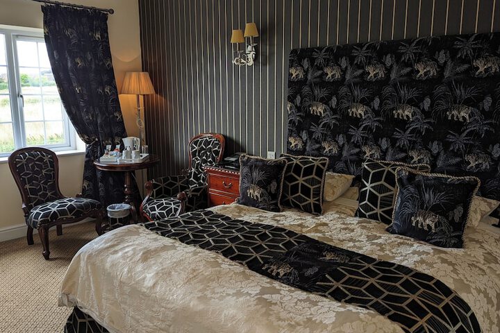 Room 28 of 76