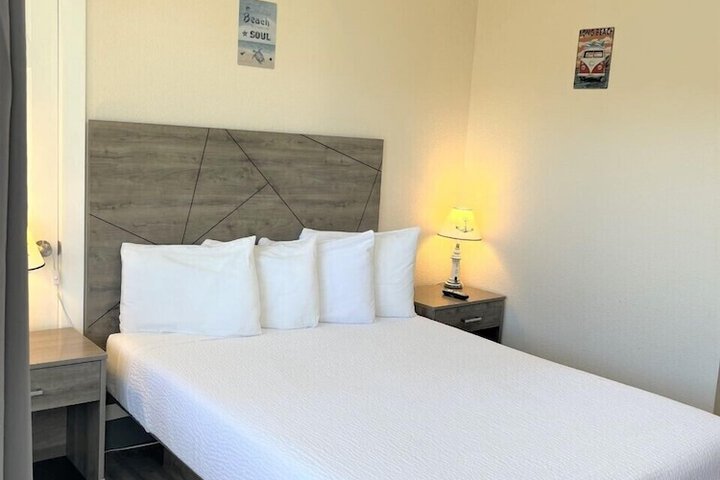 Room 8 of 136