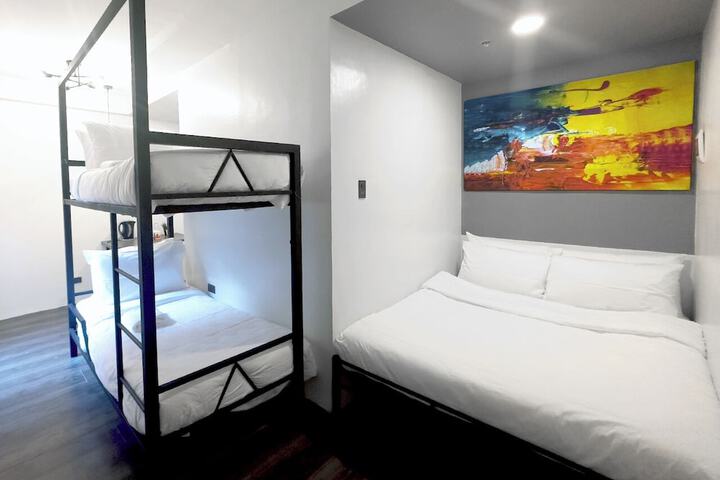 Room 7 of 32