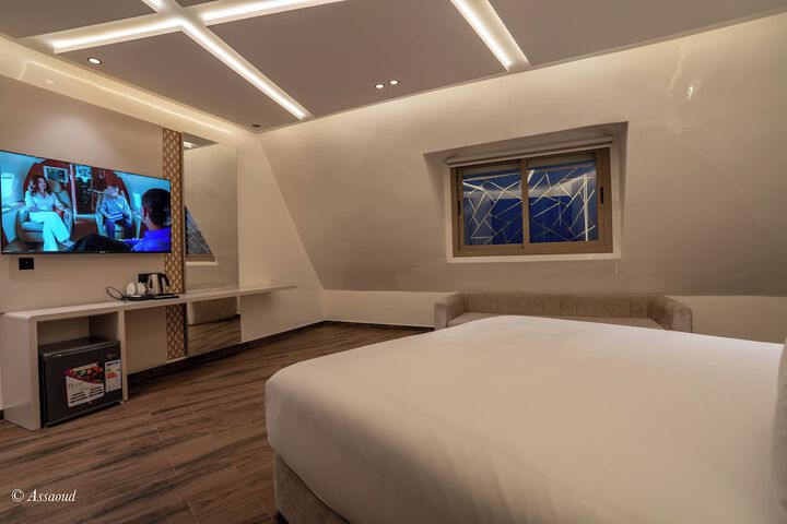 Room 9 of 30