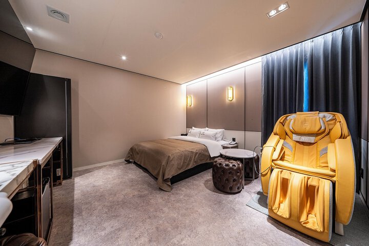 Room 35 of 74