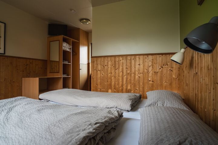 Room 32 of 162