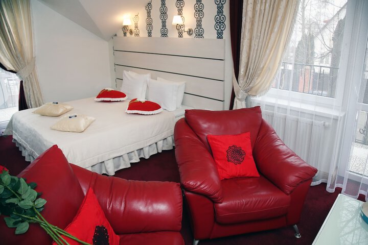 Room 3 of 46