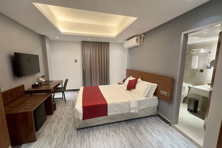 Room 3 of 26