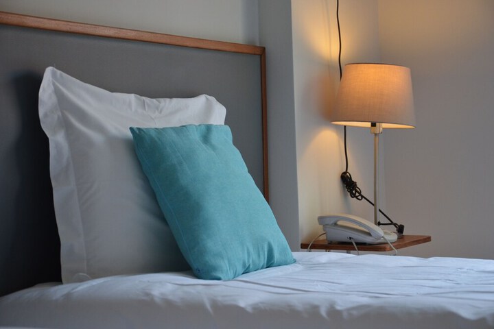 Room 27 of 37