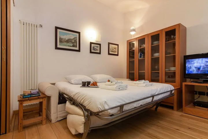 Room 5 of 15