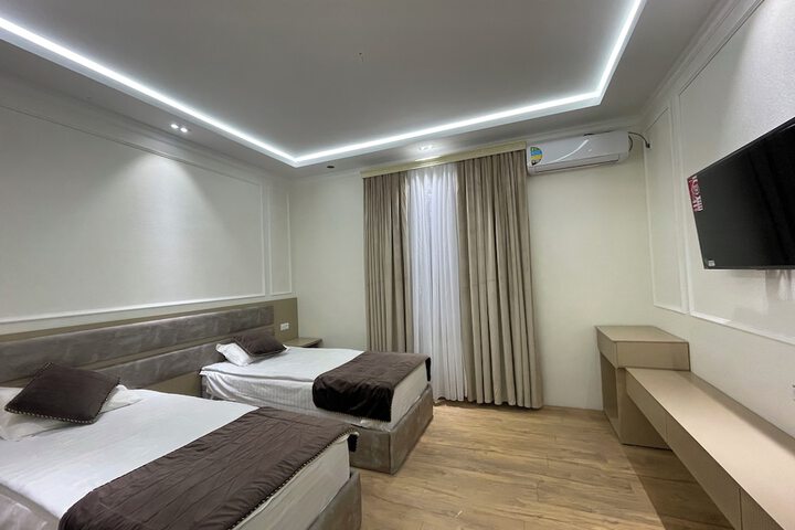Room 9 of 30