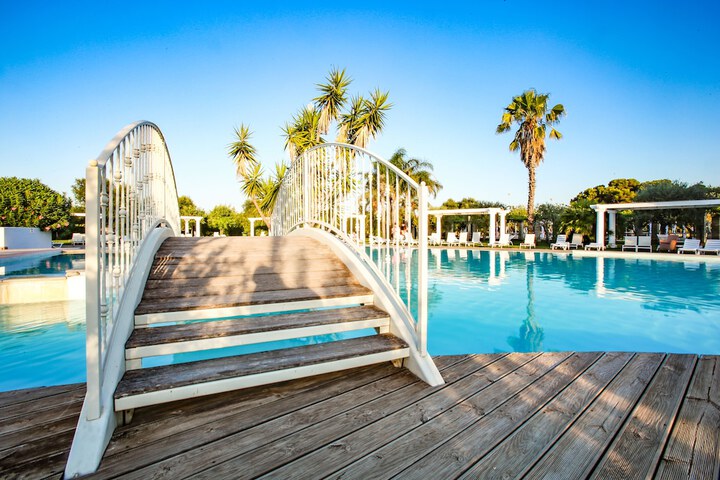 Pool 40 of 120