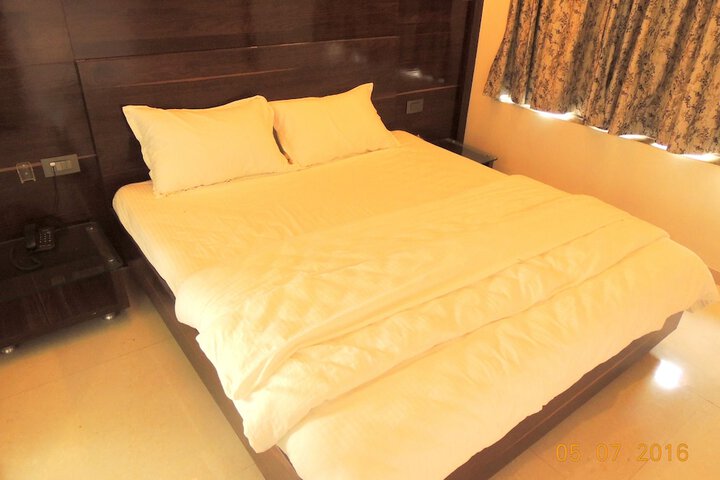 Room 9 of 26