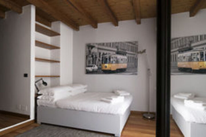 Room 4 of 12