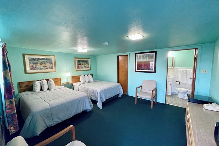 2 Double Beds (6 of 16)