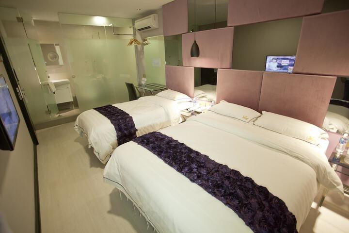 Room 10 of 31