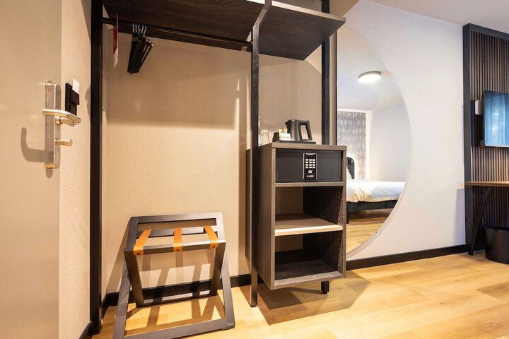 Room 9 of 61