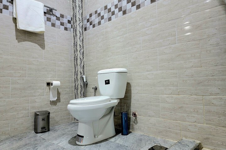 Room 10 of 12
