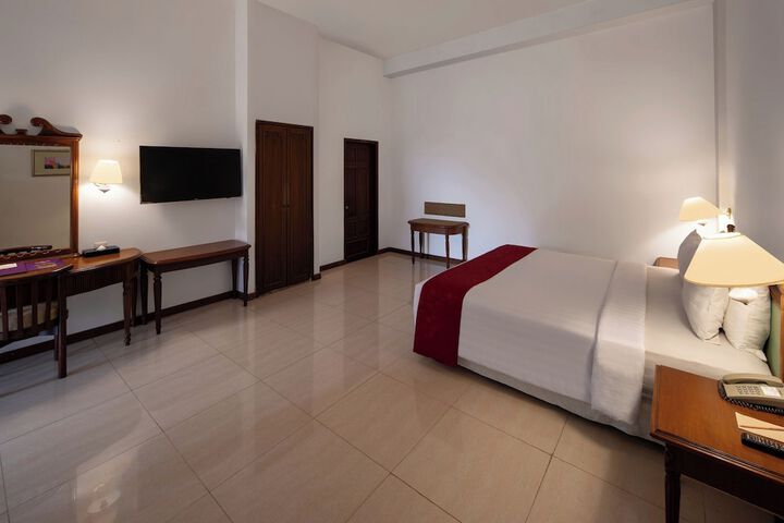 Room 9 of 29