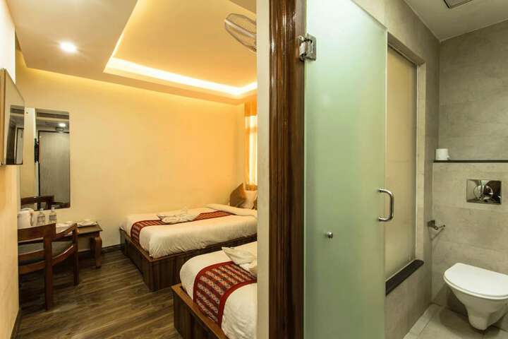 Room 7 of 16
