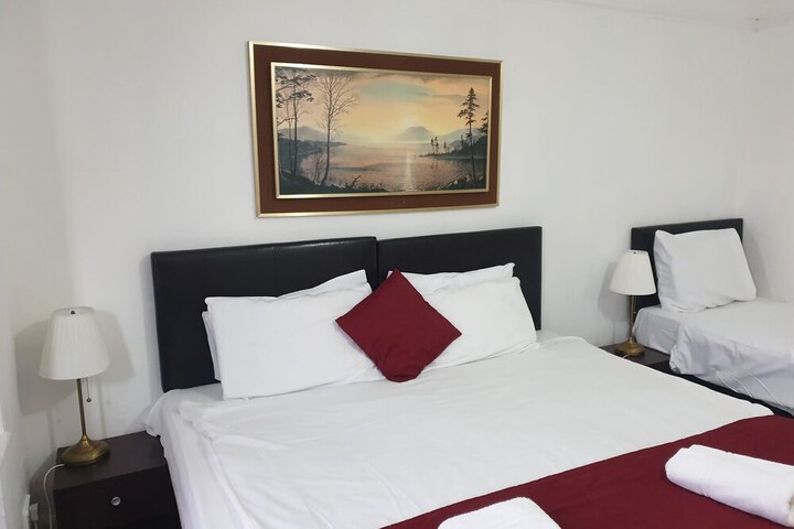 Room 2 of 6