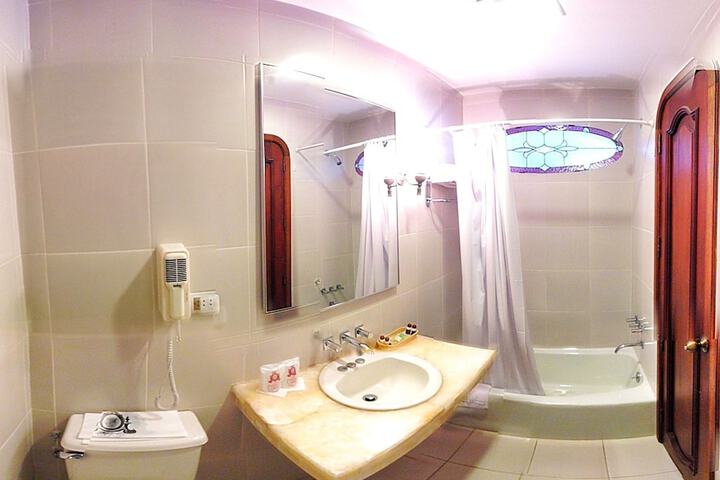 Room 25 of 74