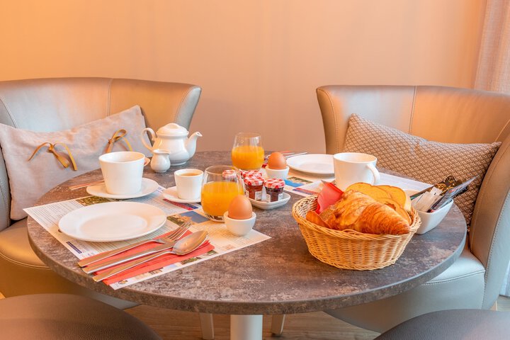 Breakfast/Coffee Service 36 of 40