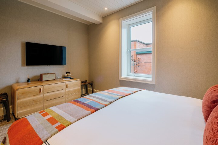 Room 9 of 64