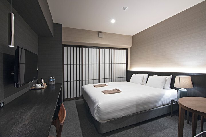 Room 4 of 32